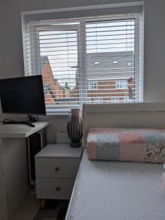 Spacious & Breezy Room - Dinnington - 8