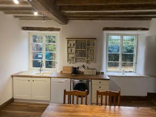 Belvoir Vale Cottage - Hall grounds - - 9