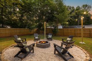 LUXE 3 BR, Sleeps 6, with Backyard Oasis - 5
