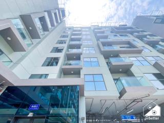 Bright 2Bed Family Home l Pool , Gym access - 7