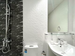 Family-Friendly Urban Escape l Pool & Gym - 7