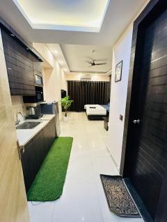 Gaur City center and gaurcity studio apartment - Ghaziabad - 6