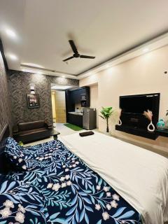 Gaur City center and gaurcity studio apartment - Ghaziabad - 4