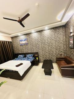 Gaur City center and gaurcity studio apartment - Ghaziabad - 2