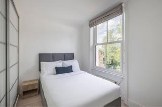 Stylish 2BR Chelsea Penthouse with Private Rooftop - 2