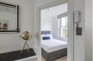 Stylish 2BR Chelsea Penthouse with Private Rooftop - 1