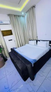 Creme de Luxury Apartment - Ikeja - 5