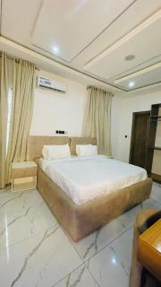 Creme de Luxury Apartment - Ikeja - 3