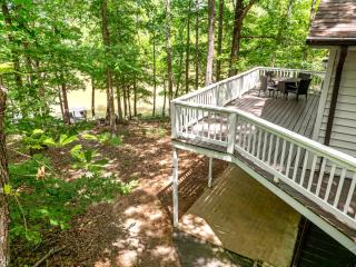 Waterfront home with dock on Kerr Lake! - 9