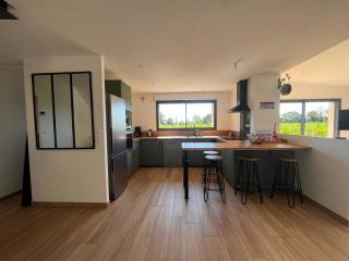 Maison bretonne rénovée à 20 min des plages, parking privé - Grand-Champ - 1