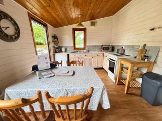 The Cosy Cabin, Dog Friendly, Free Hoburne passes - South Cerney - 7