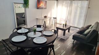 Centric Loc - Sleeps 5 - Balcony - High Speed WiFi - 2