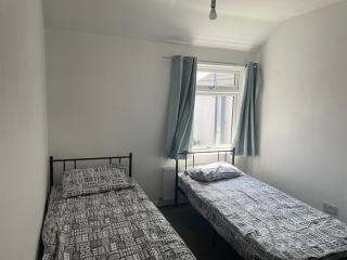 Tamworth Sleeps upto 7 - Moffat - 4
