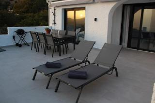 Completely renovated large apt, amazing sea views - 8