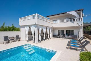 Beachfront villa Mihovil with direct beach access - Kastel Stafilic - 4