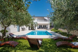 Beachfront villa Mihovil with direct beach access - Kastel Stafilic - 6