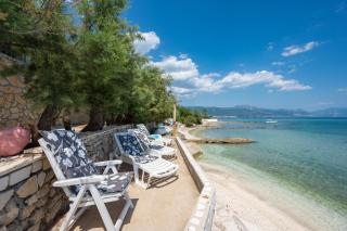 Beachfront villa Mihovil with direct beach access - Kastel Stafilic - 2