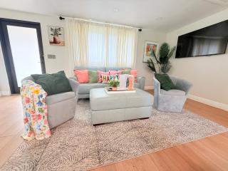 Coastal Comfort Retreat Getaway Near Hospitals - Tampa - 0