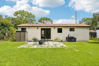 Coastal Comfort Retreat Getaway Near Hospitals - Tampa - 3