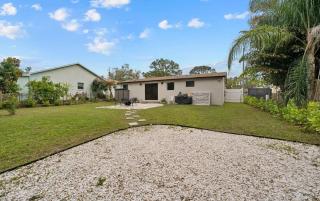 Coastal Comfort Retreat Getaway Near Hospitals - Tampa - 1
