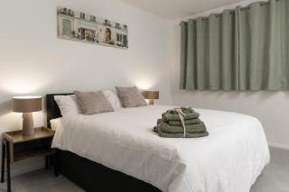 Luxury Virginia Water 3BR near Thorpe Park & Heathrow - Virginia Water - 4