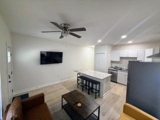 Newly Renovated 2 Bedroom - A Seasoned Superhost - Durham - 9