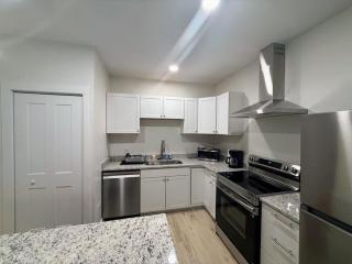 Newly Renovated 2 Bedroom - A Seasoned Superhost - Durham - 2