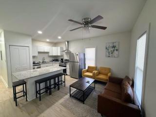 Newly Renovated 2 Bedroom - A Seasoned Superhost - Durham - 1