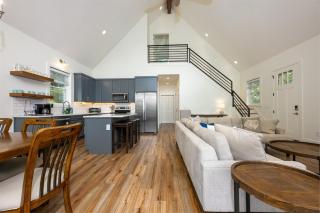 Unwind at Lakey McLakehouse on Lake Santeetlah - 6