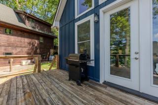 Unwind at Lakey McLakehouse on Lake Santeetlah - 1