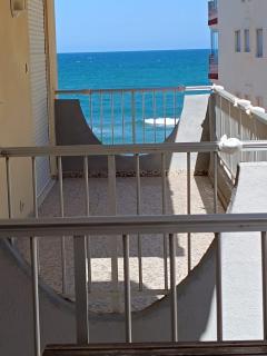 Cozy Beachside Apartment - 9