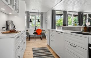 4 Bedroom Lovely Home In Mern - 5