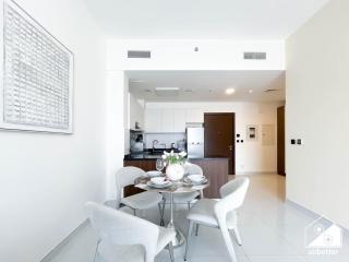 2BR Vibe Spot l Pool Access & Stunning City Views - 6