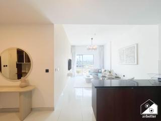 2BR Vibe Spot l Pool Access & Stunning City Views - 4