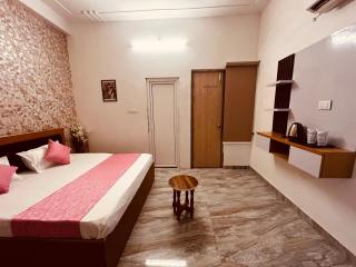 Aashiyan Abode - The Choice of Devotee - Stay, meal, travel, exceptional hospitality - Ayodhya - 1