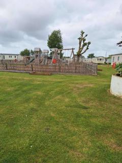 Heacham Beach Caravan-Sleeps 6-Pets Ok-Parking - 5