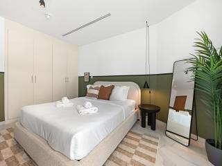 Sukoon's Waterfront Two-Bedroom - Dubai - 2