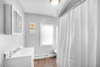 Bright Corner Flat near Transit and Trails - 3