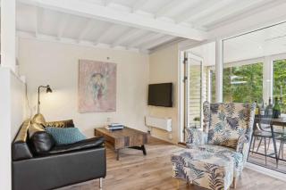 Renovated Gem With View And Sunny Terraces - 4