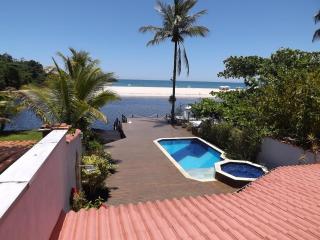 Casa na Barra do Una, à beira do Rio Una e frente a Praia - São Sebastião - 0
