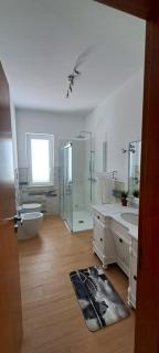 ENJOY HOUSE ottima per gruppi e famiglie da 2 a 6 ospiti - 1