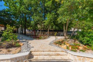 Villa Botanica - Lush Garden and Pool Oasis - Kamenmost - 7