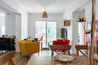 Stylish 2BR Apartment with Rooftop Pool in Mackenzie - Larnaca - 3