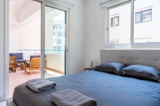 Stylish 2BR Apartment with Rooftop Pool in Mackenzie - Larnaca - 2