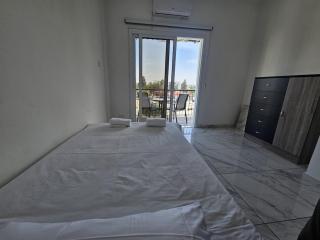 Modern 2BR Apartment with Balconies in Larnaca City Center - Larnaca - 2