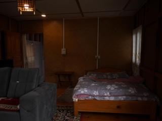 Sangti Valley Ngoedrup Wooden Cottage - 8