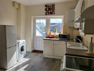 Spacious Coastal Apartment - Neyland - 6