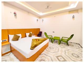 HOTEL THE NlRMALA PALACE Near Saptsagar Road &Shri Ram Janmabhoomi and Hanuman Garhi - Railway Station - Restaurant & Parking Facilities - Fully Air Conditioning and Spacious Rooms - Top Rated Hotal - Ayodhya - 2