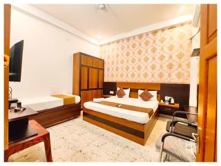HOTEL THE NlRMALA PALACE Near Saptsagar Road &Shri Ram Janmabhoomi and Hanuman Garhi - Railway Station - Restaurant & Parking Facilities - Fully Air Conditioning and Spacious Rooms - Top Rated Hotal - Ayodhya - 0