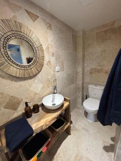 At Stéphanie and Damien's, Charming stone and pool - 4